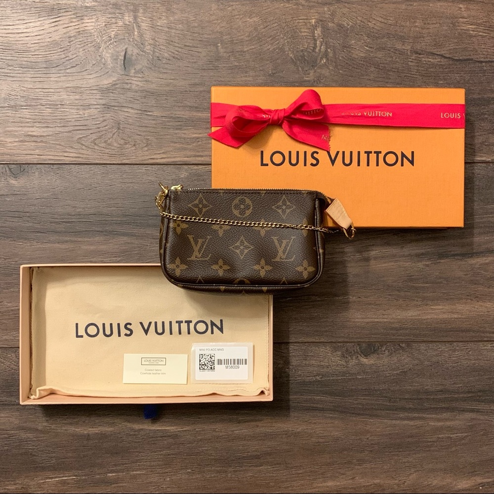 ❌SOLD❌ NEW Louis Vuitton Mini Pochette Accessoires in Monogram Canvas